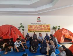 Minta Kepastian Pemilu Raya, ‘Aliansi eks RT/RW Bersatu’ Menginap di DPRD Makassar