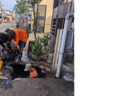 Hari Pertama Aktif Kerja, Dinas PU Kota Makassar Keruk Sedimen Di 38 Titik