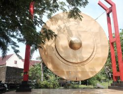 BERITA FOTO : Monumen Gong Raksasa Mulai Tak Terawat