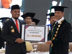 57 Tahun UIN Makassar, Gubernur Sulsel Serahkan Rp1,5 Miliar Hibah Untuk Masjid Agung Sultan Alauddin UIN