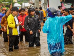 Turun Pantau Kondisi Banjir, TP Minta BPBD Siaga 24 Jam Hingga Dirikan Dapur Umum