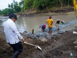 Gerak Cepat Pasca Diterjang Banjir, PAM Tirta Karajar Kini Lakukan Pemasangan Kawat Bronjong