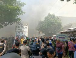 Takalar Rusuh, Ratusan Simpatisan Cakades Blokir Hingga Bakar Ban di Jalan