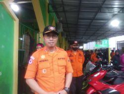 BPBD Makassar Evakuasi Warga Penderita Stroke