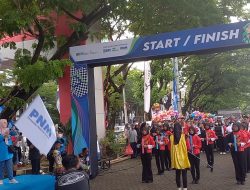 Gelar Fun Walk, PT PNM Makassar Ajak Warga Biasakan Pola Hidup Sehat