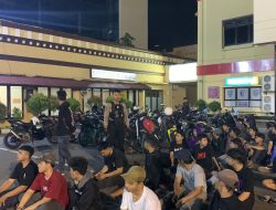 Puluhan Remaja Pelaku Balap Liar di Makassar Diamankan, Polisi Beri Sanksi Dorong Motor