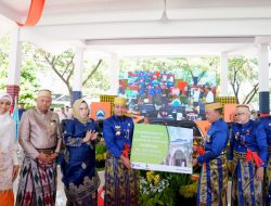 Gubernur Sulsel Serahkan Bantuan Rp800 Juta untuk Masjid Raya Bantaeng