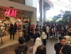 BERITA FOTO: Antrian Pengunjung H&M di Gerai Baru Nipah Park