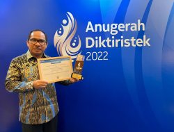 UMI Terima Penghargaan Anugrah Ristek DIkti 2022 Kategori Tracer Study