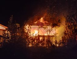 Habis Masak Buras, Satu Rumah Warga di Barebbo Bone Hangus Terbakar