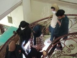 Waduh, Pasangan Muda-mudi di Makassar Kompak Mengaku Sepupu Saat Digerebek Berduaan dalam Kamar