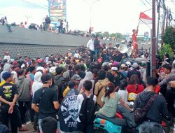 Ratusan Kelompok Pemuda di Makassar Seruduk Kejati Sulsel, Respon Masalah Pembangunan Jalan