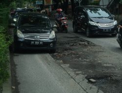 Jalan Rusak, Hertasning Macet Parah