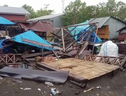 Makassar Dilanda Cuaca Buruk, Rumah Warga Porak-poranda Diterjang Badai