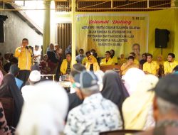 Taufan Pawe Serahkan Bantuan Golkar Sulsel ke Korban Bencana Alam di Barru