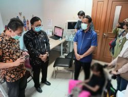 Gubernur Jenguk Tiga Pasien Asal Sulsel di RSCM Jakarta