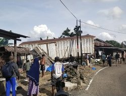 Rem Blom, Mobil Kontainer Tabrak Rumah Warga di Desa Pati’di