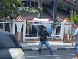 Viral, Sopir Pete-pete Duel Dengan Sopir Mobil Boks Sambil Ayunkan Badik