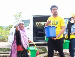 Ketua KONI Parepare Zulham Arief Serahkan Paket Bantuan ke Warga Terdampak Banjir