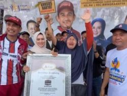 Tangis Haru Darwasih, Guru Ngaji Dapat Hadiah Umrah di Jalan Sehat Anak Rakyat