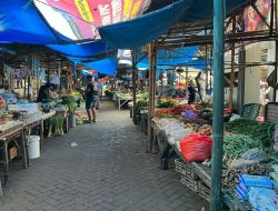 Warga Keluhkan Kenaikan Harga Sembako di Pasar Sentral Takalar