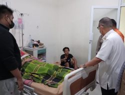 Pangerang Rahim Besuk Warga Terdampak Bencana Longsor di RSUD Andi Makkasau Parepare
