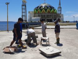 Tindaklanjuti Keluhan Warga, PAM Tirta Karajae Jamin Pasokan Air Bersih di Masjid Terapung Aman