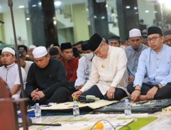 Taufan Pawe Buka Safari Ramadan di Masjid Terapung BJ Habibie
