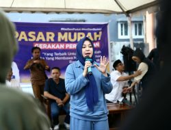 Ngabuburit, Fatmawati Rusdi Bareng NasDem Makassar Bagi 1.000 Bingkisan Sembako di Dua Kecamatan