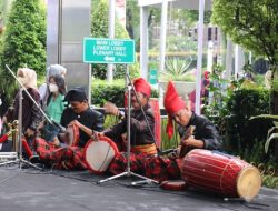 Kelong Batti-Batti Persembahan Dekranasda Selayar Hentak Panggung INACRAFT 2023