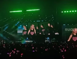 Jennie dan Rose BLACKPINK Dilempar Boneka Saat Konser di Jakarta