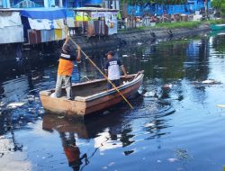 Jaga Keindahan Kota, Dinas PU Makassar Turunkan Satgas Drainase Bersihkan Kanal