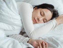 Tidur Seharian Saat Puasa, Bagaimana Hukumnya?