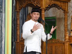 Tarawih di Pattalassang, Adnan Sebut Peringatan Nuzulul Qur’an Momentum Membumikan Alquran 