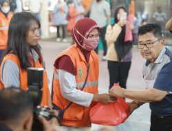 Bersama Baznas, Pemkot Palopo Salurkan Paket Bantuan kepada Petugas Lapangan 