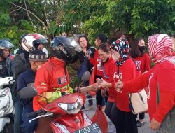 Menutup Ramadan, PSI Makassar Kembali Bagikan 1.000 Paket Buka Puasa di Jalan Metro Tanjung Bunga