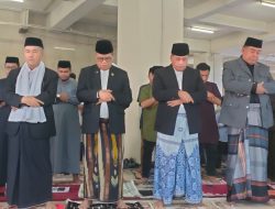 Salat Idul Fitri di Pelataran Pinisi, Rektor UNM: Mari Rayakan Kemenangan, Perangi Hawa Nafsu
