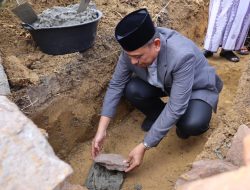 Bupati Wajo Hadiri Peletakan Batu Pertama Pembangunan Masjid Al-Salmah Umar As’adiyah