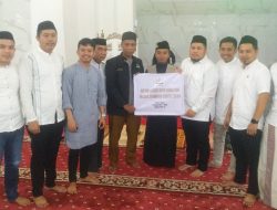 Kadin Gowa Serahkan Bantuan Konsumsi untuk Jemaah Iktikaf di Masjid Syekh Yusuf