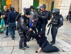 Israel Serang Ratusan Jemaah di Masjid Al-Aqsa, 350 Warga Palestina Ditangkap