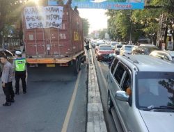 Bikin Macet Menjelang Buka Puasa, Aksi Demo Mahasiswa Diprotes Oleh Pengendara