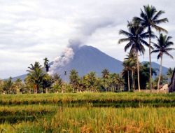 Gunung Semeru Alami 14 Gempa Letusan, Besuk Kobokan Hingga Besuk Sat Waspada