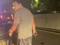 Pengemudi Pelat polisi Ancam Driver Online dengan Senjata Api