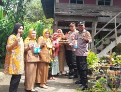 Berantas Stunting, Kapolsek Mattiro Bulu Serahkan Bantuan Sembako dan Asupan Gizi