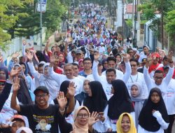 Amran Mahmud Lepas Ribuan Peserta Jalan Sehat Musda ke-13 Muhammadiyah dan Aisyiyah
