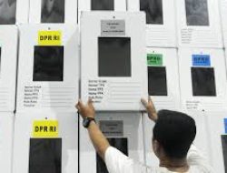 KPU Makassar Terima Bilik dan Kotak Suara Pemilu 2024