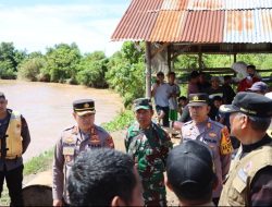 Bupati Bersama Kapolres Luwu Tinjau Lokasi Banjir di Bua
