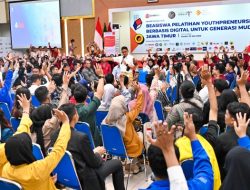 Sandiaga Uno Beri Beasiswa Pelatihan Youthpreneurship Berbasis Digital untuk Mahasiswa Berprestasi di Jawa Timur