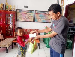 Jelang Lebaran Idulfitri 1444 H, UPT SDN 5 Pinrang Berbagi Kepada Siswa Tidak Mampu