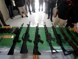13 Senjata Api Berikut Ratusan Amunisi Disita dari KKB Papua